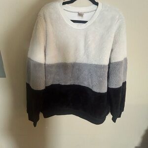 soft fuzzy crewneck. XxxLarge. Black, white and gray. No Boundaries brand